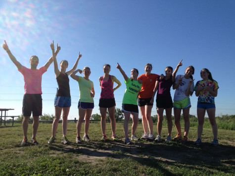 xc girls cheering