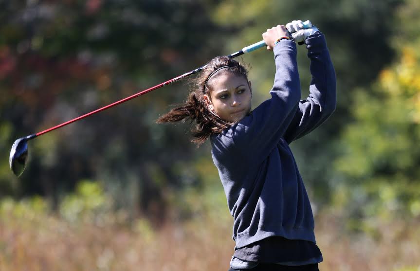 Simone tees off at a tournament.