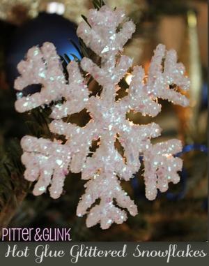 Snowflake ornament (inspired/photo by Pitter&Glink).