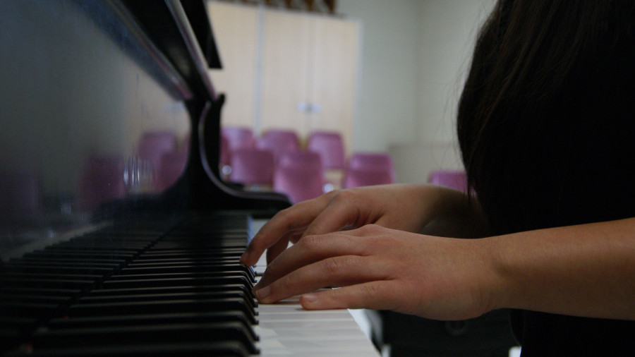 Lucia started playing piano at an early age and used it as a basis for her music in the future. 
