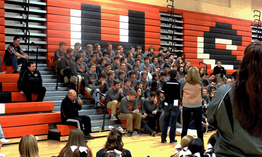 On Wednesday, Nov. 25, parents and fans gathered in the main gym after school to wish the 2015 varsity football team good luck as they head into the IHSA state finals on Saturday. 