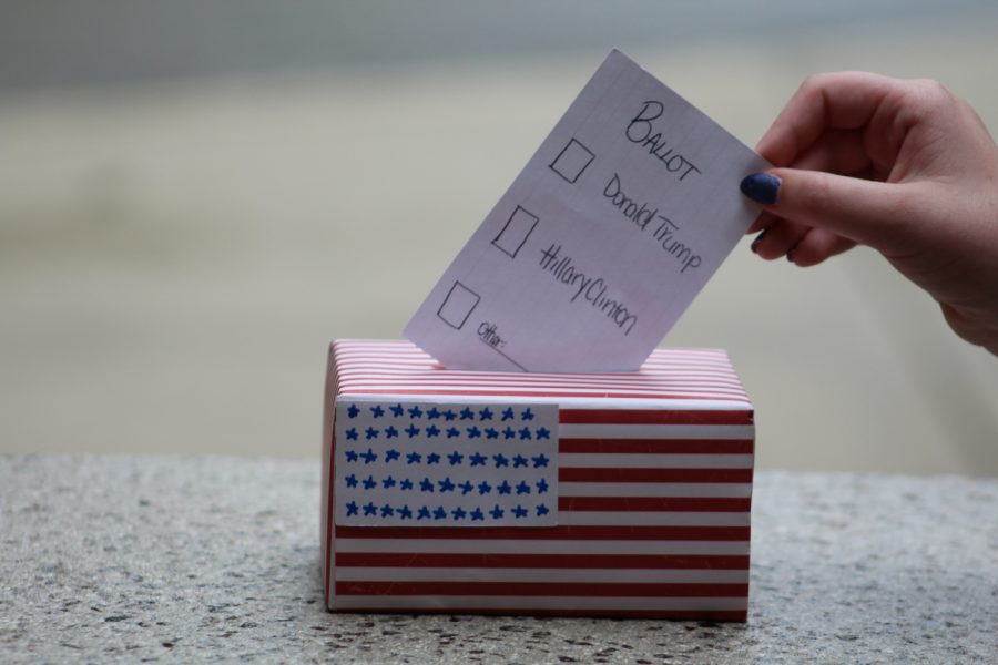 As the deadline for voter registration approaches, students begin to decide who to vote for president. 