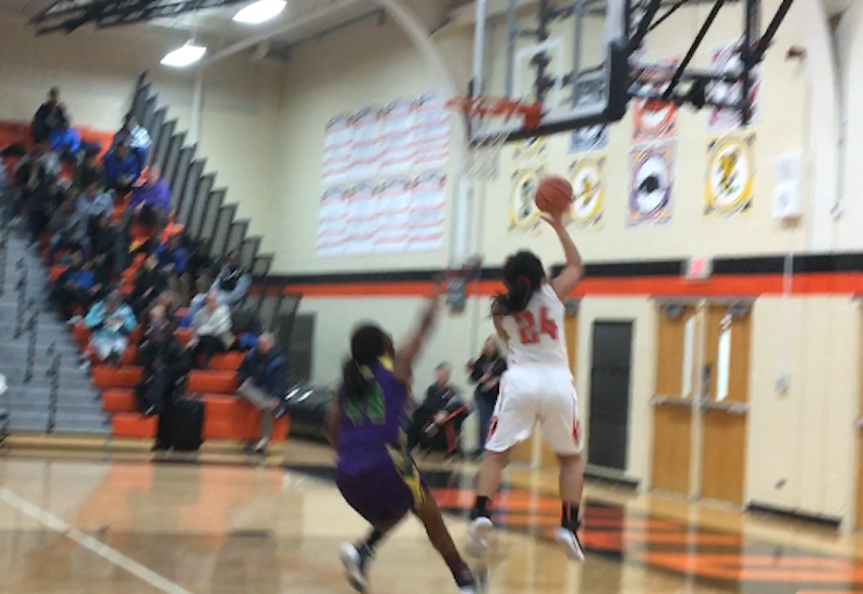 Junior Zi Tompkins scoring on a layup.