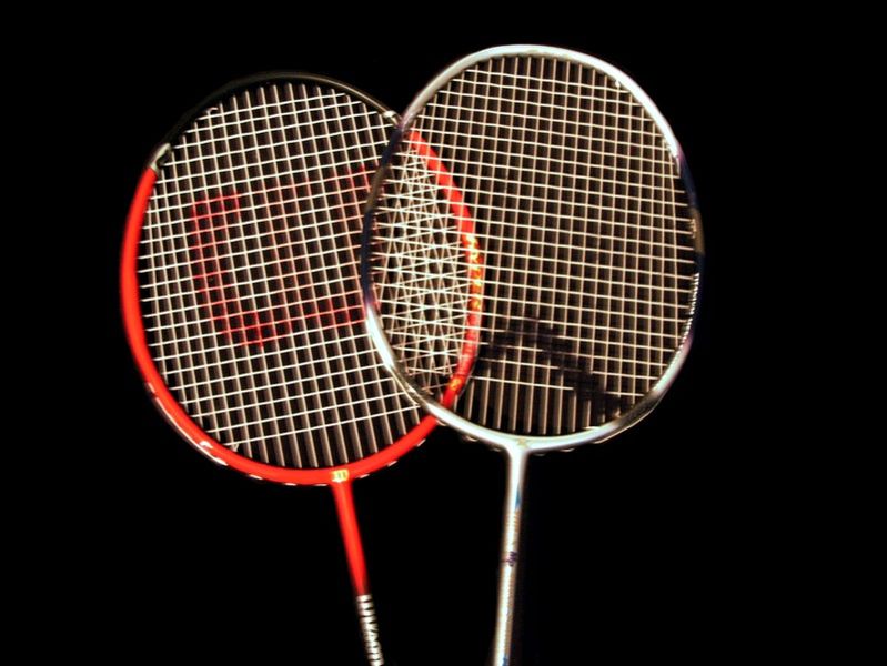 799px-Heads_of_badminton_raquets