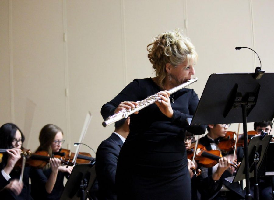 Guest soloist Laurel Kaiser plays the alto flute during the song “A Cool Wind Is Blowing“ with the String Project.