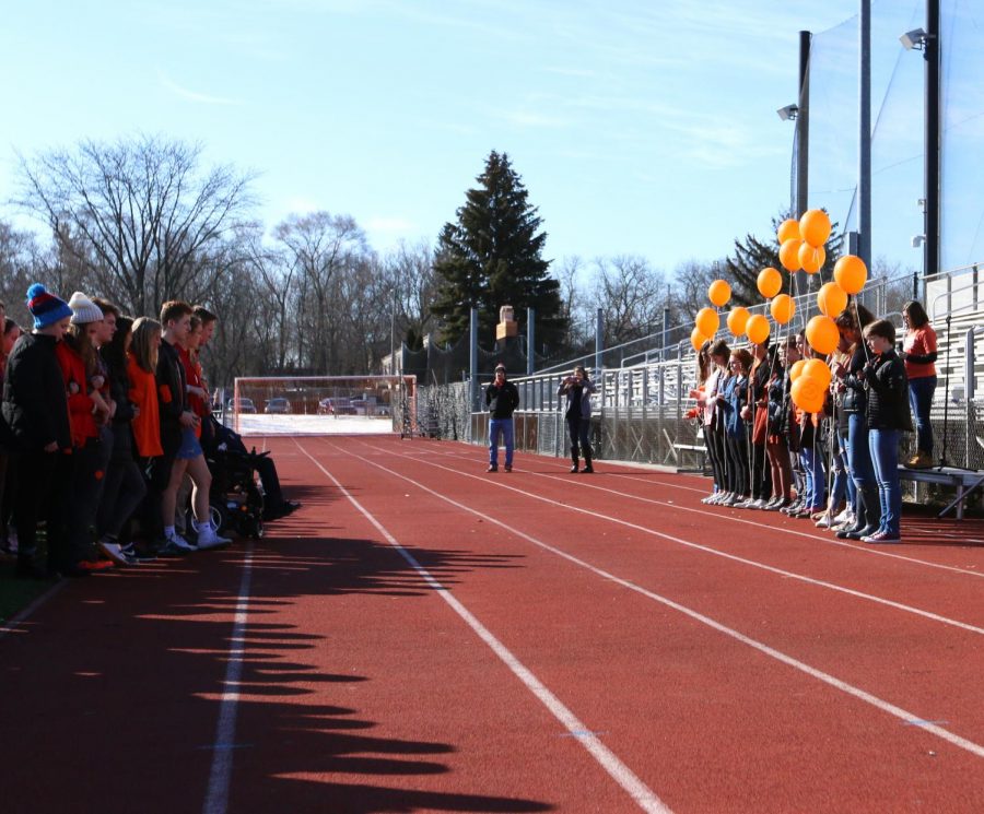 Students+stood+in+silence+for+six+minutes+to+honor+the+17+lives+lost+in+the+shooting+at+Stoneman+Douglas+High+School+in+Parkland%2C+Florida.+The+shooting+lasted+for+an+estimated+six+minutes.+