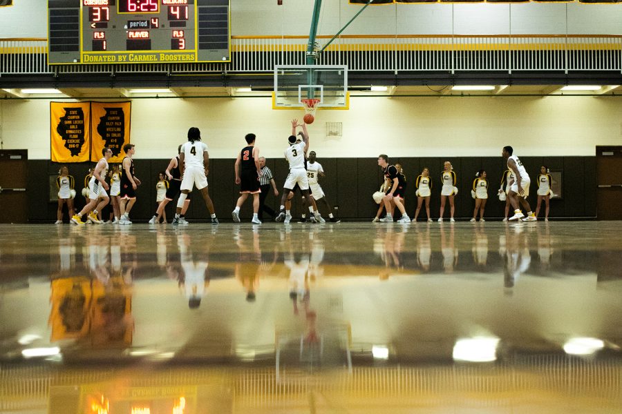 Trying to hold their lead late in the game, the Wildcats stayed focused on the defensive end.