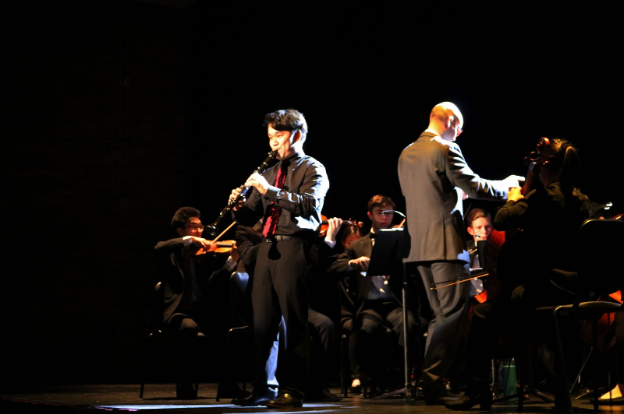 Senior David Lee, one of the winners of the 2018-2019 Concerto Competition, performed the Artie Shaw “Clarinet Concerto.” It was accompanied by members of the Chamber Orchestra, in addition to the Jazz Ensemble. The piece featured jazz techniques including scooping, glissandos, vibrato and swing rhythms.