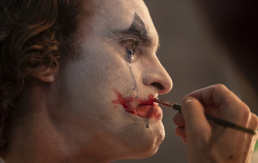 Joaquin Phoenix plays a violence prone, mentally imbalanced Joker