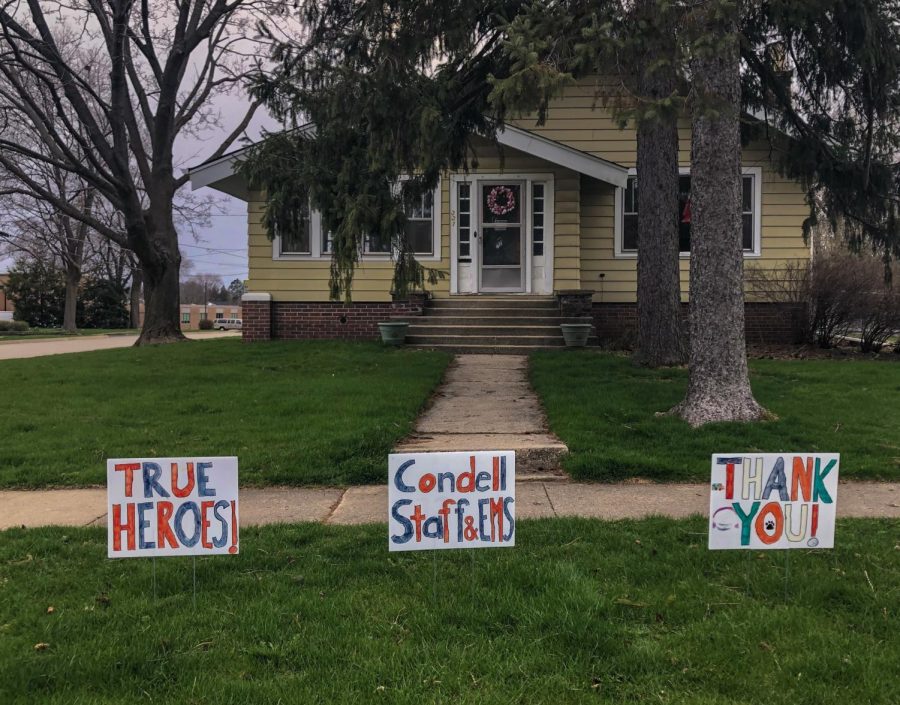 Photo courtesy of Katie Suttie Many people around Libertyville have put “thank you” signs in their yards to show appreciation for essential workers.