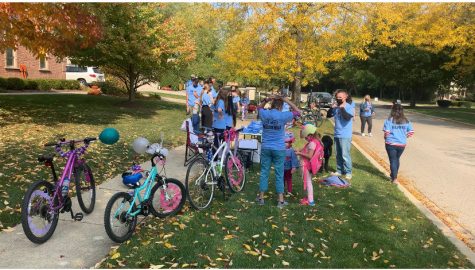 Sharma made blue Solve Hunger t-shirts for the families attending the Wheels for Meals launch event.