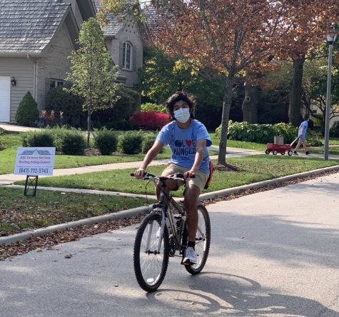 For the launch event, families in Sharma’s neighborhood left non-perishable food items at the end of their driveways. Volunteers then went out and collected the food on bikes, wagons and strollers, bringing it to drop-off locations around the neighborhood.