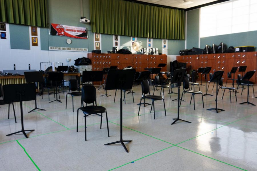 Fine arts students practice social distancing by giving each student their own six-foot rehearsal space.