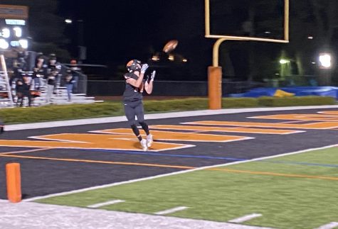 Connor Dickson catches a wide-open touchdown pass in the 4th quarter.