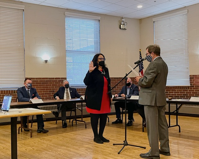 Former Mayor Terry Weppler swears in Libertyville’s new mayor, Donna Johnson, at the Civic Center on Tuesday, May 4.