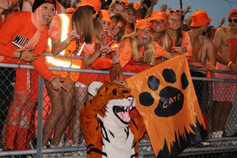 Seniors show their pride with Willy the Wildcat and swing the school’s flag. The first home football game theme was ‘orange out’, and every person was covered in orange to show their Wildcat spirit.