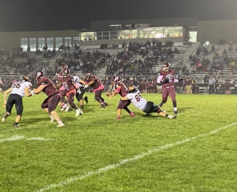 Sam Pinsel (85) sacks the Zion QB on third down to force a punt.