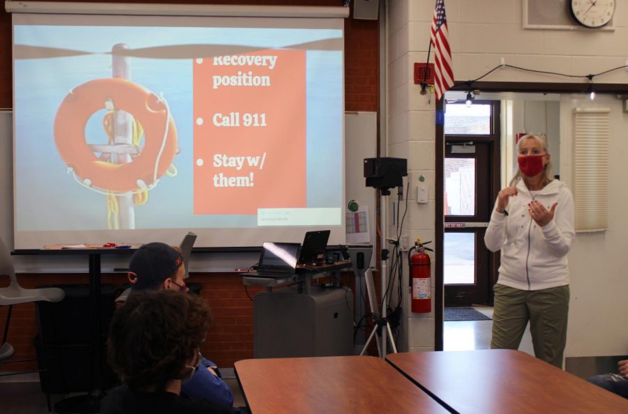 Dr. Nelson holds Alcohol Poisoning & Overdose First Aid Training for juniors and seniors during lunch periods. She provided information on teen alcohol use and shared steps that should be taken if someone has alcohol poisoning.