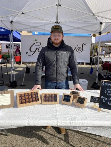 Shane displays GourminiS home-made French treats in local Libertyville farmers market. After his mothers promotion on Facebook and strictly selling to friends and family it evolved into a popular shop for the Libertyville community in a brief 10 years.