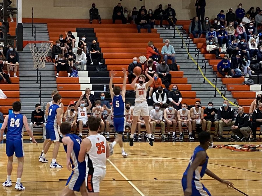 Chase Bonder (25) drains a 3-pointer as part of the Wildcats mid-game scoring run.