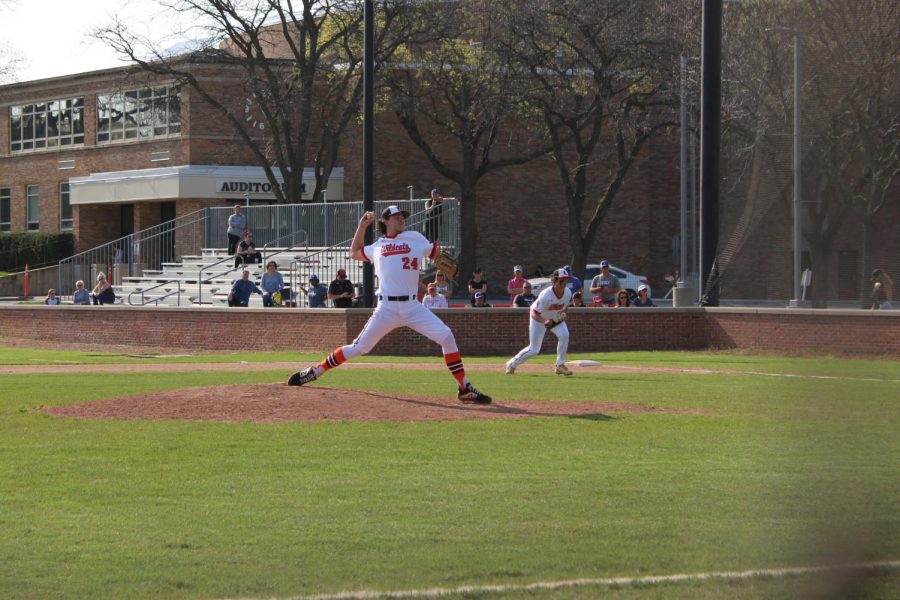 Wildcats baseball executes strong victory against Warren