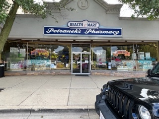 What better way to kick off Homecoming Spirit Week 2022 than to decorate the 150 year old Petranek’s Pharmacy from left to right!