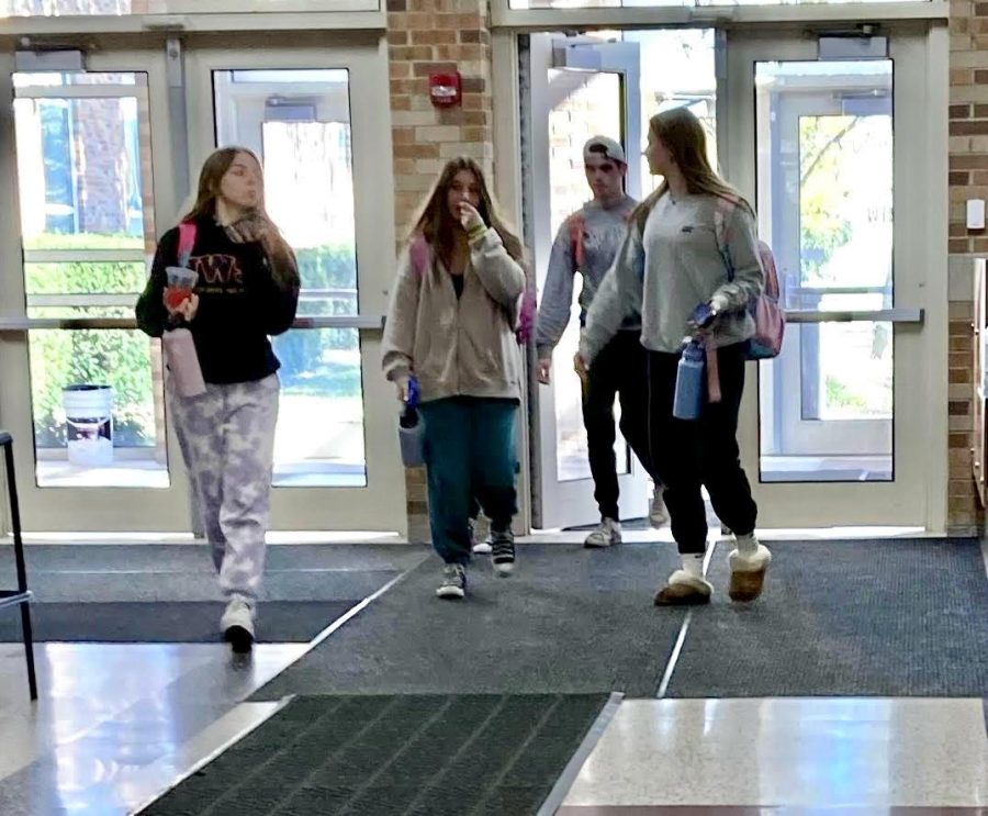 Seniors are heading back from an enjoyable lunch off campus while the underclassmen have to eat lunch in the cafeteria. 