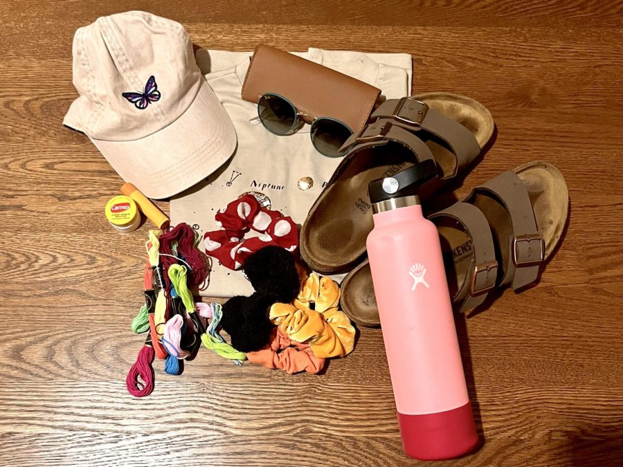Items commonly associated with the “VSCO girl aesthetic. The VSCO girl aesthetic became popular on TikTok in the summer of 2019, due to videos both romanticizing and criticizing the style. The aesthetic has an “I woke up like this” look, that consists of oversized shirts, Hydro Flasks, and messy buns tied with scrunchies.
