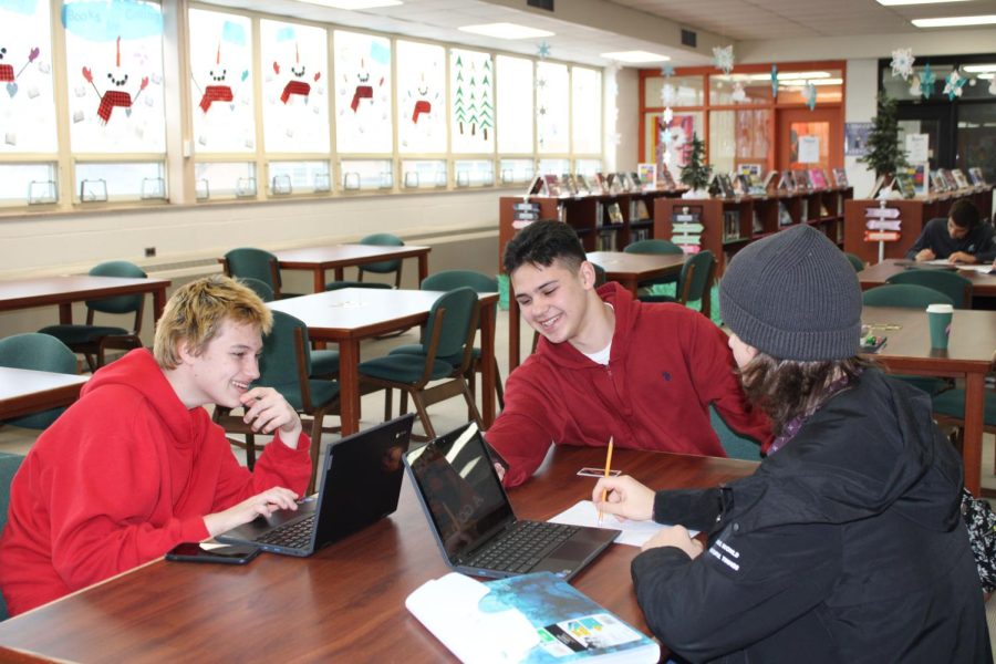 Sophomore Damyr Kashevyck (left), junior Oleksander Chornopyskyi (middle) and senior Daniil Klochkov (right) converse during study hall. Kashevyck, Chornopyskyi and Klochkov are Ukrainian Refugees that recently have moved to the United States.