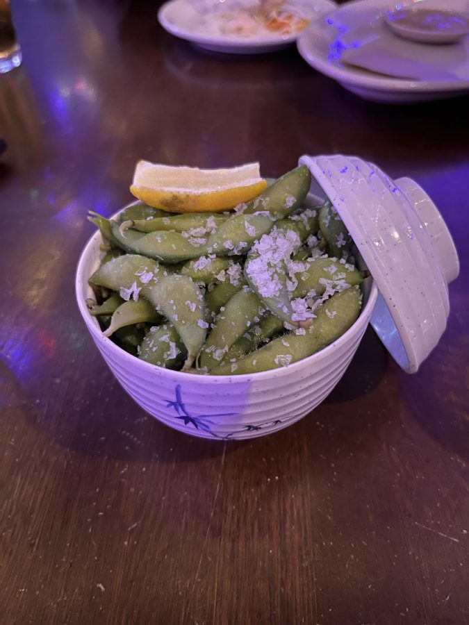 The lemon and salt edamame is another appetizer that is very simple but delicious. It is served in an uncomplicated dish.