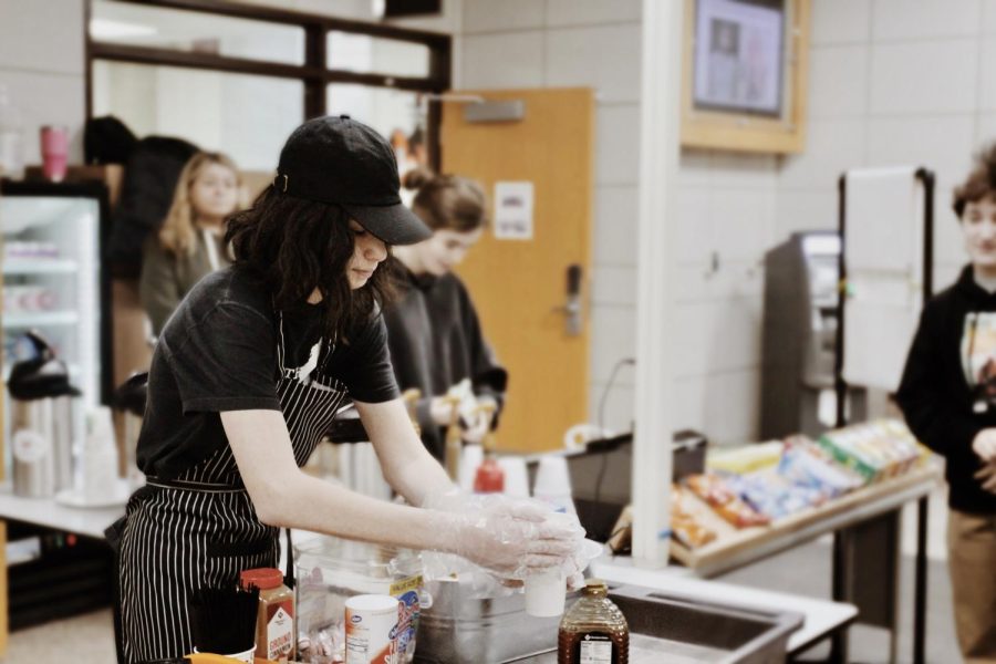 Sophomore Jess Levine kindly pours a drink for a customer. Always prepared, the Wildcat Warehouse student baristas welcome staff and students every Monday, Tuesday, Thursday and Friday morning. 
