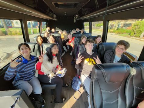 The DOI class travels home from our  field trip to St. Louis in November. We had journalism lessons, ate at cool restaurants, climbed around a giant museum and also attempted to curse the sky. You know, the usual!
