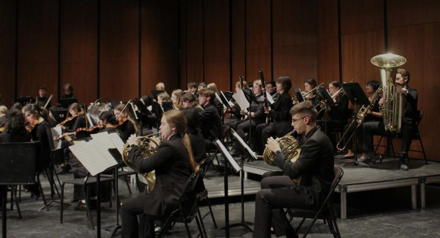 The wind section performs with the symphony orchestra. The french horns and the tubas carried out their part of the performance of “American in Paris” by George Gershwin.