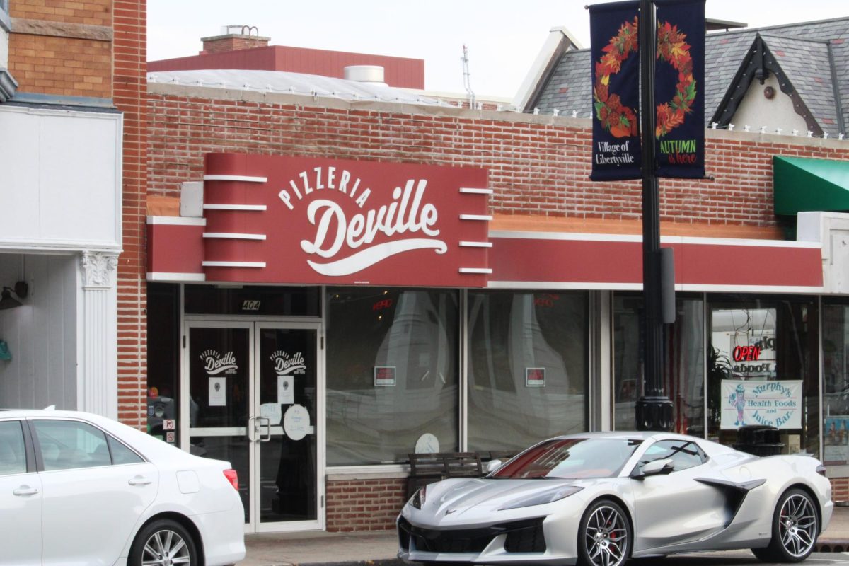 The former location of Pizzaria Deville now stands vacant on 404 N. Milwaukee Ave. after being open for ten years and falling victim to the pandemic. Leasing inquieries are now open as of September in order to fill the once lively restaurant.