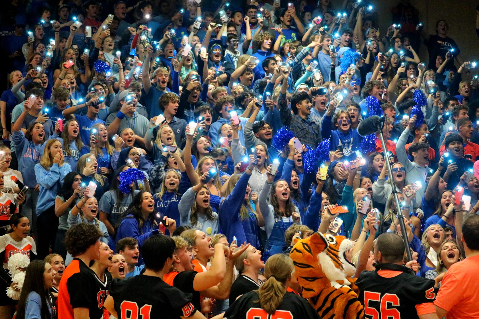 The seniors sing Uptown Funk as their karaoke song to compete for the desired spirit cup. The senior class ultimately won the competition after a well put up fight.
