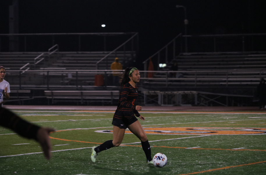 Girls soccer crushes Lake Forest in second conference game