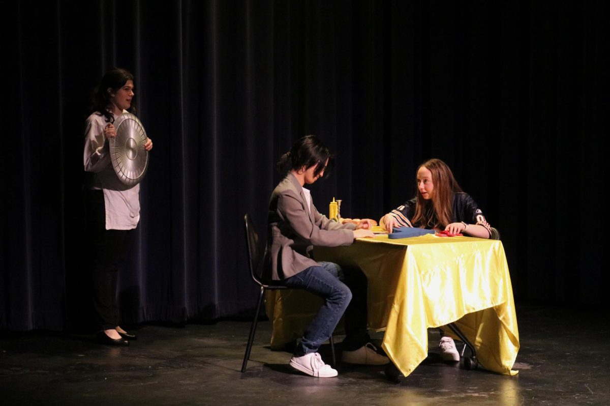 Junior Luc Domingo-Snyder, a hopeless romantic, attends a dinner date with sophomore Juliana Rodriguez, who stars as a Chicago Bears fanatic. “Check, Please”, directed by juniors Kanoa Farias and John Zidek, offers a parallel story of two soon-to-be lovers.