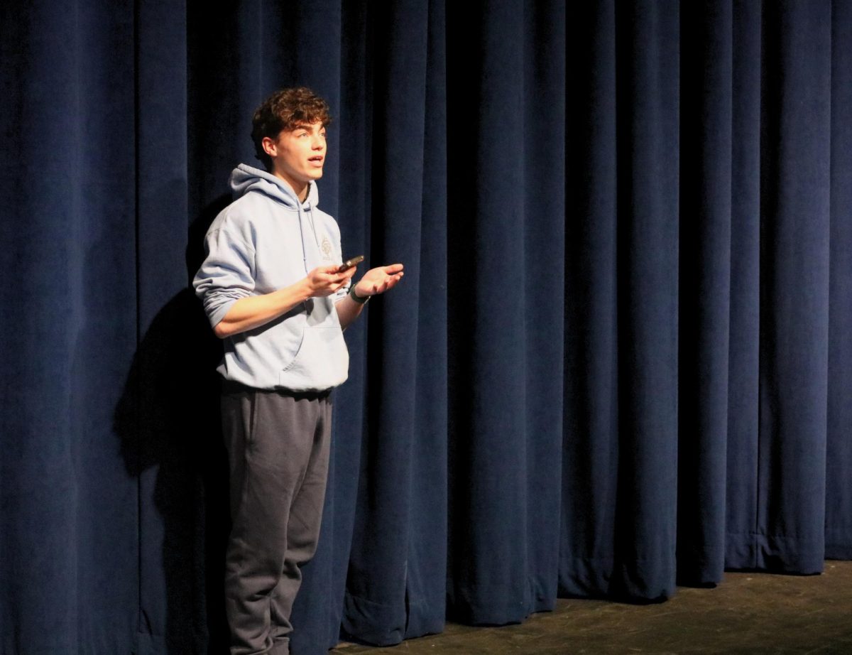 Senior River Thompson, director of “I am Your Mother” says his thank yous to his cast to the crowd prior to the start of his One Act. The play, an adaptation of an SNL skit, stars sophomore Jack Boller as the mother in the shooting of an instant food commercial.