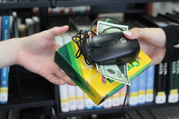 Some great gift ideas for high school grads are money, school supplies, and electronics.
