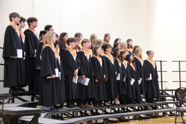 The Concert Choir sings their last song of the night, “Wide Open Spaces” by Sarah Quartel. Senior Ella Globerger said, “These concerts in general, [I] like promoting people to come see them, because what we do here is really special, and it's really amazing to be able to share art with the world.”
