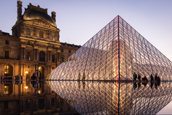 The Louvre Museum was robbed on Oct. 19 around 9:30 to 9:40 a.m., according to Town and Country Magazine. Interviewed by news station TF1, French Culture Minister Rachida Dati explained that the professional was robbed without violence or panic. With nine priceless items stolen, Empress Egenie’s crown was the only one recovered at the scene of the crime, with damage. Photo by Tore Sætre, licensed under Creative Commons Attribution-ShareAlike 4.0.