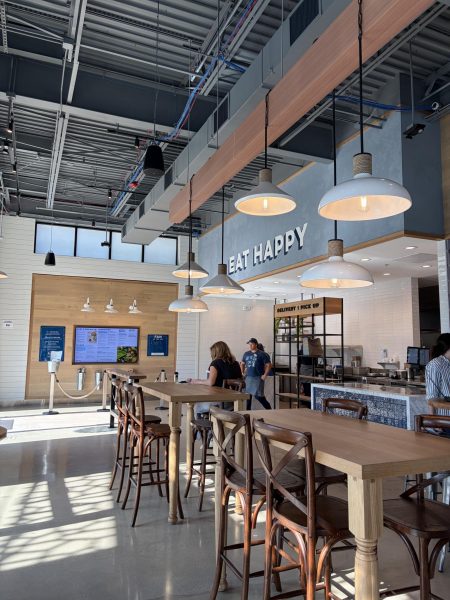 As soon as customers walk in, they are greeted with the “Eat Happy” sign, expressing the restaurant chain’s vision to serve delicious food in a welcoming environment. After ordering at the counter, customers can choose from high-top, lower or patio seating.